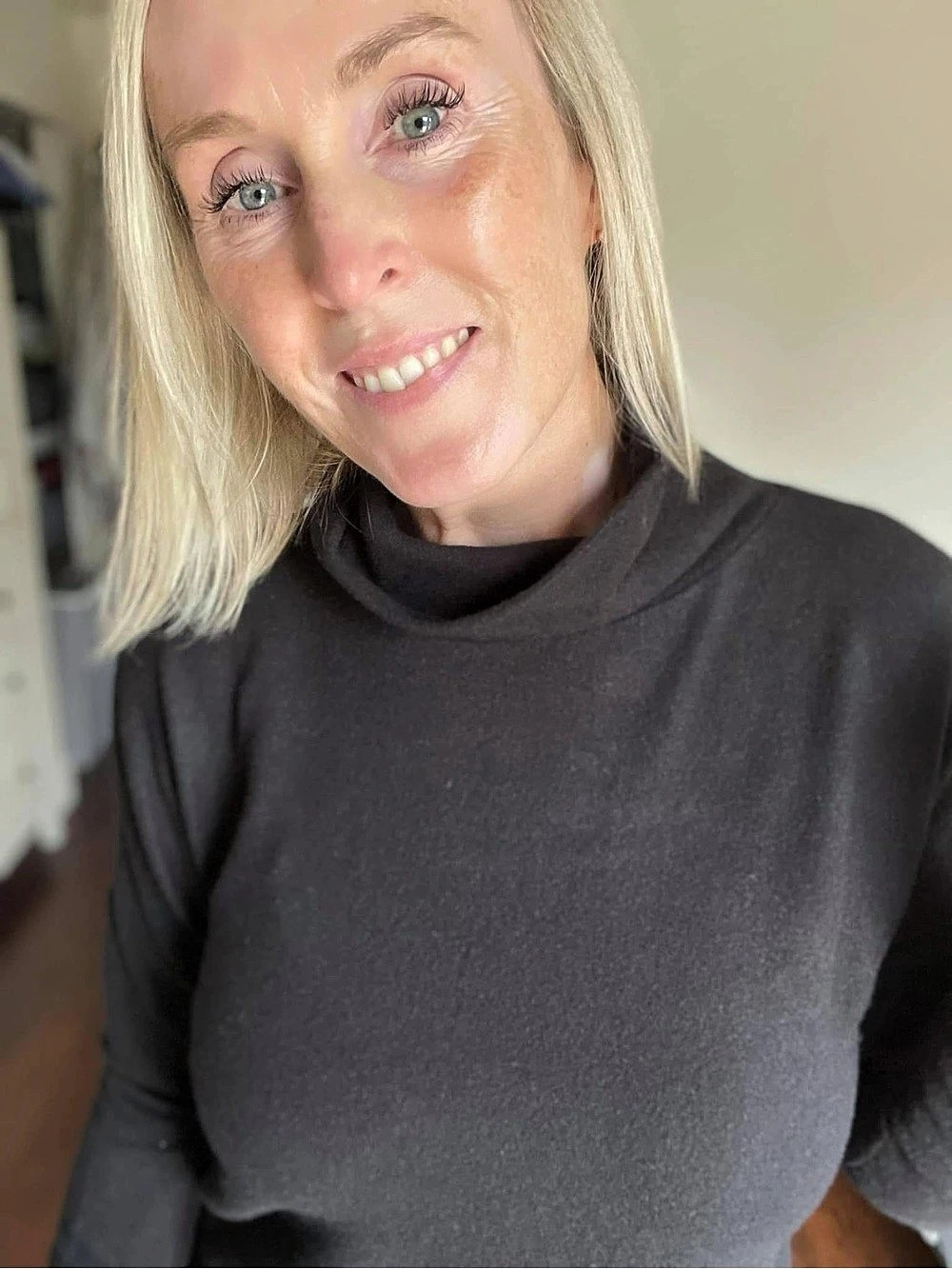 Relaxed Turtleneck/Cowl Neck Black Mini Dress - Picture 5 of 7